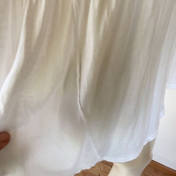 We The Free white raw edge loose top XS runs Big - Picture 7 of 16